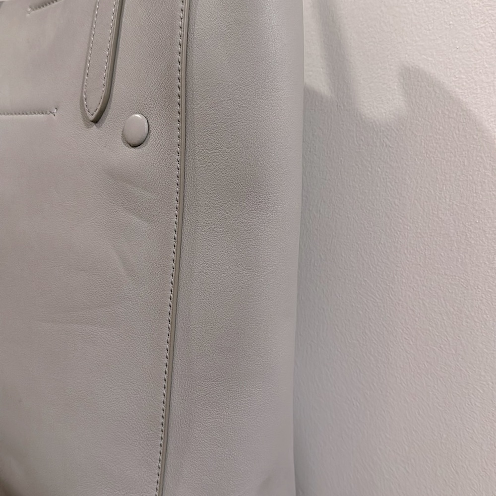 Authentic Michael Kors Collection Calf Leather Tote, in Light Gray. STUNNING - Picture 8 of 17